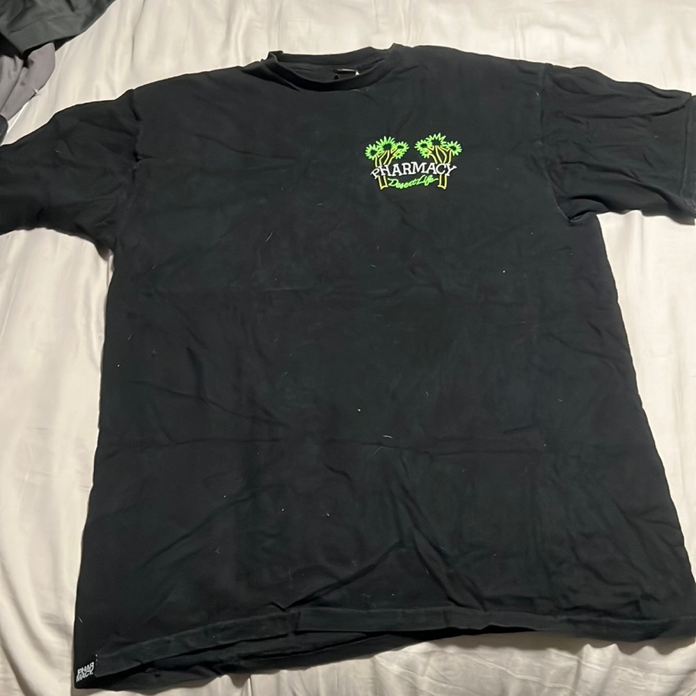 Men’s black tshirt